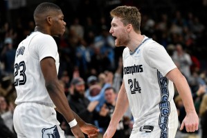 考沃德21+8兰代尔16+9 灰熊末节发威主场逆转篮网