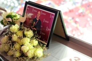 还记得世界杯殉职的名记么?个人纪念衫近日推出