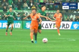 单场3场红牌！曹永竞战术犯规破坏单刀染红，10人国安vs9人泰山