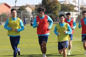 滇池湖畔，武汉三镇一线队与B队的2026赛季昆明冬训正式开练